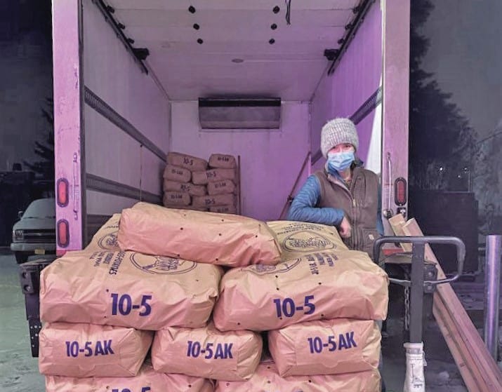 Amny unloading truck