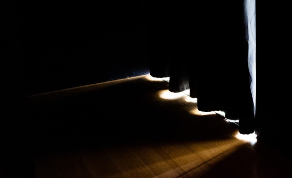 dreamstime_s_200462125 Ghost Light Stage