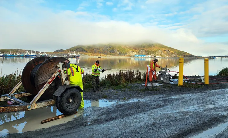 crews jetting fiber optic cable